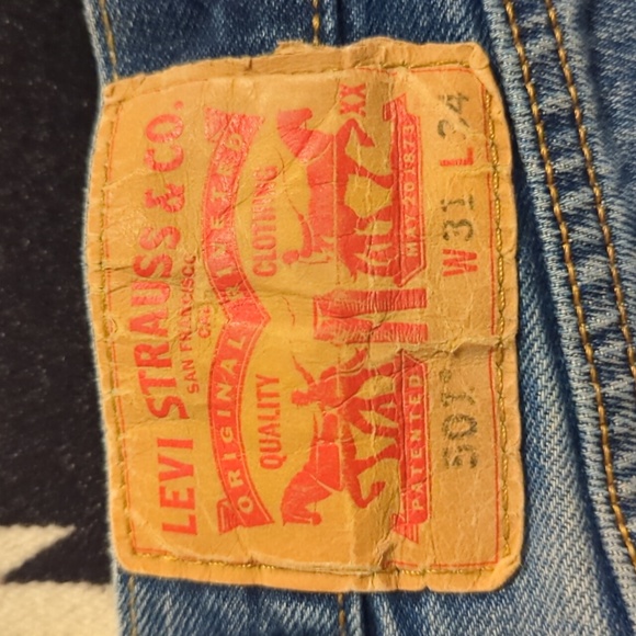 Levi 501 Cut-offs - Picture 3 of 5